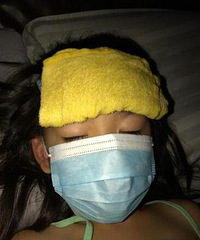 蔡少芬女儿深夜高烧39度 神态憔悴惹人怜