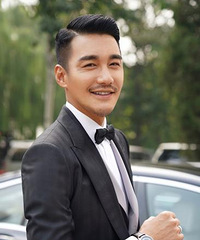 胡兵穿燕尾服西装配黑领结亮相 造型获赞
