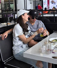 林丹谢杏芳恩爱依旧,外出吃饭显甜蜜