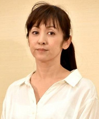 因为这张照片被曝出 50岁女星不得不改口承认出轨