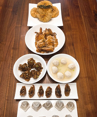 下午从3个不同地方采购回来的美食七石缸: