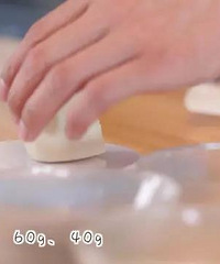 "把夏天的味道留到中秋丨一块假装自己是西瓜的月饼"