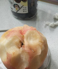 "用多点买下沙物美的商品,吃着桃子有东西跑出来了"