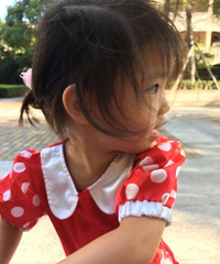 林熙蕾小女儿脸颊肉嘟嘟超可爱 网友:迷之回眸(图)