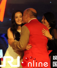 笑容灿烂露出大门牙的女星:唐艺昕最甜 baby最美
