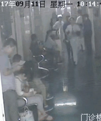 "1岁女童喝酸奶窒息,护士抱起就是一路狂奔!5分钟上演生死时"