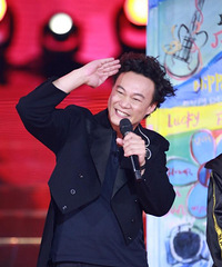 《新歌声》导师现场freestyle 陈奕迅哼唱《双节棍》