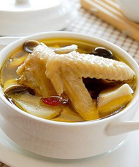 "魅力辣妈分享下奶食谱:山药炖老母鸡"