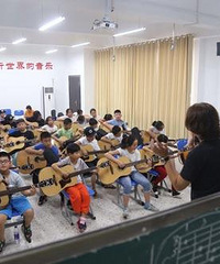 金志文助阵丁于公益活动 帮助孩子们圆音乐梦