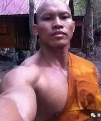 "组图:泰国肌肉男僧侣晒照蹿红 竟是举重运动员"