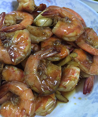 吃饭,今天买了鲜肉月饼,好吃