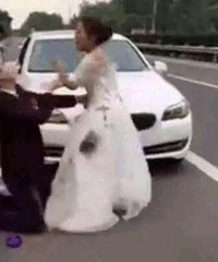 "礼金定为六万六 里面竟然有一万多块钱都是假钱"