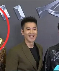 冯绍峰被问与赵丽颖恋情,不承认也不否认!