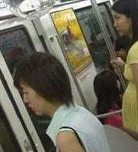 "怀孕8个月坐地铁没人让座,5岁小孩说的话"