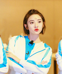 唐艺昕重现唐朝美人妆容 竟是隐藏马术高手