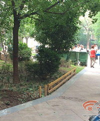 "西安27岁母亲抱5岁儿子坠亡:警方排除他杀,或因产后抑郁"