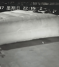 ����ع⣺14����Ů33���¥���� ���Ⱥ�ק�����·�