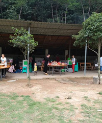 和妈妈公司的叔叔阿姨一起山庄聚餐……