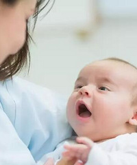"高端育儿嫂介绍秋季宝宝护理很关键"