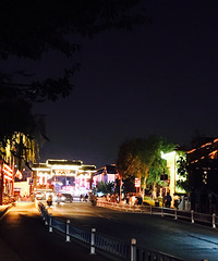 胜利河美食街吃饭 断掉的蟹腿又长出来了?!
