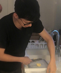 "张杰自制蔓越莓饼干成品诱人 网友:是娜姐拍的吗?"