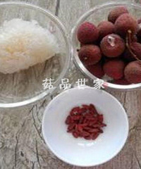 "荔枝银耳甜汤,菇品世家让你享受美味不上火!"