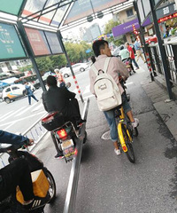 建国北路上的老哥,八米多长啊,看得我都心慌