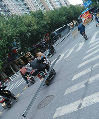 建国北路上的老哥,八米多长啊,看得我都心慌