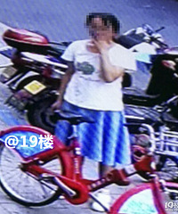 姑娘看着挺斯文的 没想到会做这种事?!