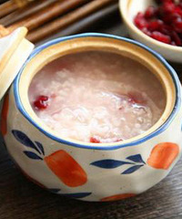 "蔓越莓银耳粥,菇品世家带来营养美食!"