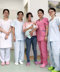 "浙江女子怀上双胞胎,7个月时早产!医护人员日夜轮守,2斤重的"