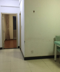 火车东站附近,东港嘉苑一室一厅,精装修拎包入住,年付价格便宜