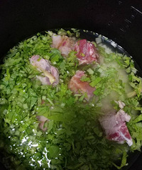 "芹菜排骨粥"