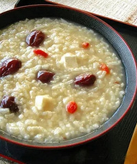 "【养生精粹】爱吃这十种食物的人,比同年龄人年轻至少10岁 !"