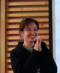 神助攻!刘涛见证粉丝求婚成功合唱《最好的时光》