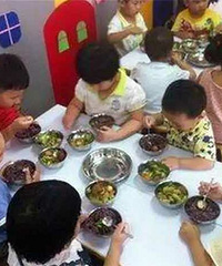 "孩子在幼儿园经常感冒,妈妈看到孩子在幼儿"