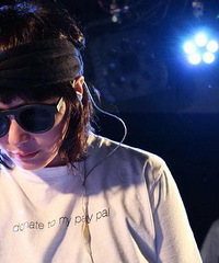 何超仪东京开唱 日文翻唱山口百惠名曲获好评