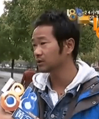 "杭州12岁女孩被陌生男子搭讪,父亲一路跟随发现不可描述的照片"