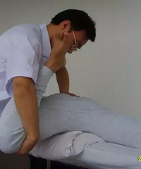 "生完孩子腰痛....连弯腰洗脸1分钟都做不到!你以为是月子没"