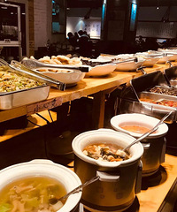 "19元一顿,老板你真的赚钱吗?隐藏在解放路上写字楼里的素食馆"