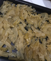 "柚子皮不要丢 废物利用后会让你大吃一惊!"