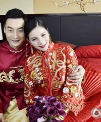 "组图:何姿爱女满月 携众亲友办大型派对庆祝"