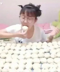 "【妈呀】女孩一顿吃135个包子、一口气啃25个猪蹄…但人家就"