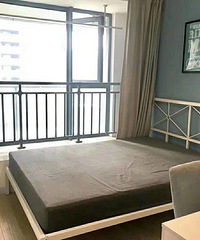 "融信蓝孔雀,朝南带飘窗,精装修免中介费,1230可住两人"