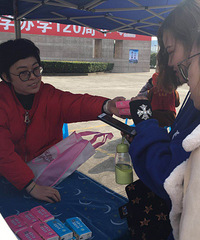 "“世界艾滋病日”杭州市连续三年的年报告病例数在1000例以上"
