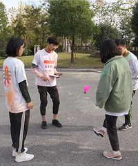 "海宁这个地方满满的胶原蛋白和荷尔蒙!他们一起为“艾”奔跑"