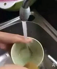 "把气球套在水龙头上,老婆从此爱上了洗碗,"