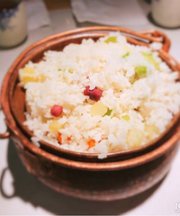 "柠檬菠萝配辣椒,蚂蚱蜂蛹和竹虫,在云南菜馆想尝个鲜"