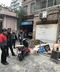 "杭州一老小区加装电梯刚开工半个月,2楼房"