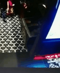 火锅店让小孩自由跑动的爹娘,咋想的